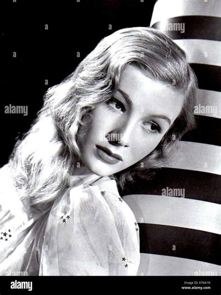 1940s actress Veronica Lake with her first child Elaine Detlie