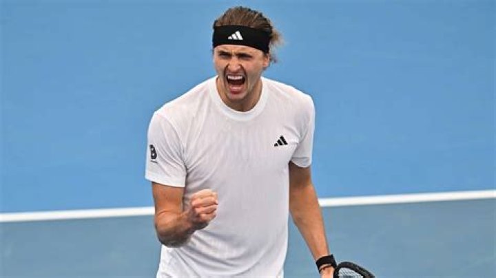 Alexander Zverev resumes training after undergoing eye surgery