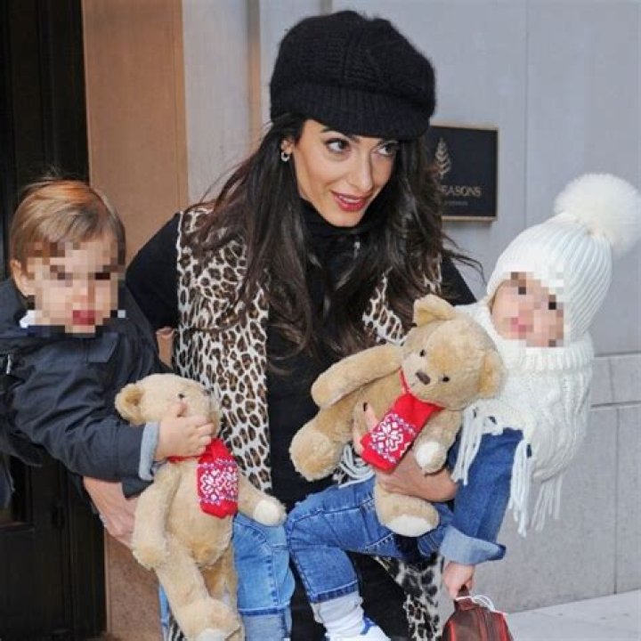 Amal Clooney est de sortie avec ses deux enfants Ella et Alexander à