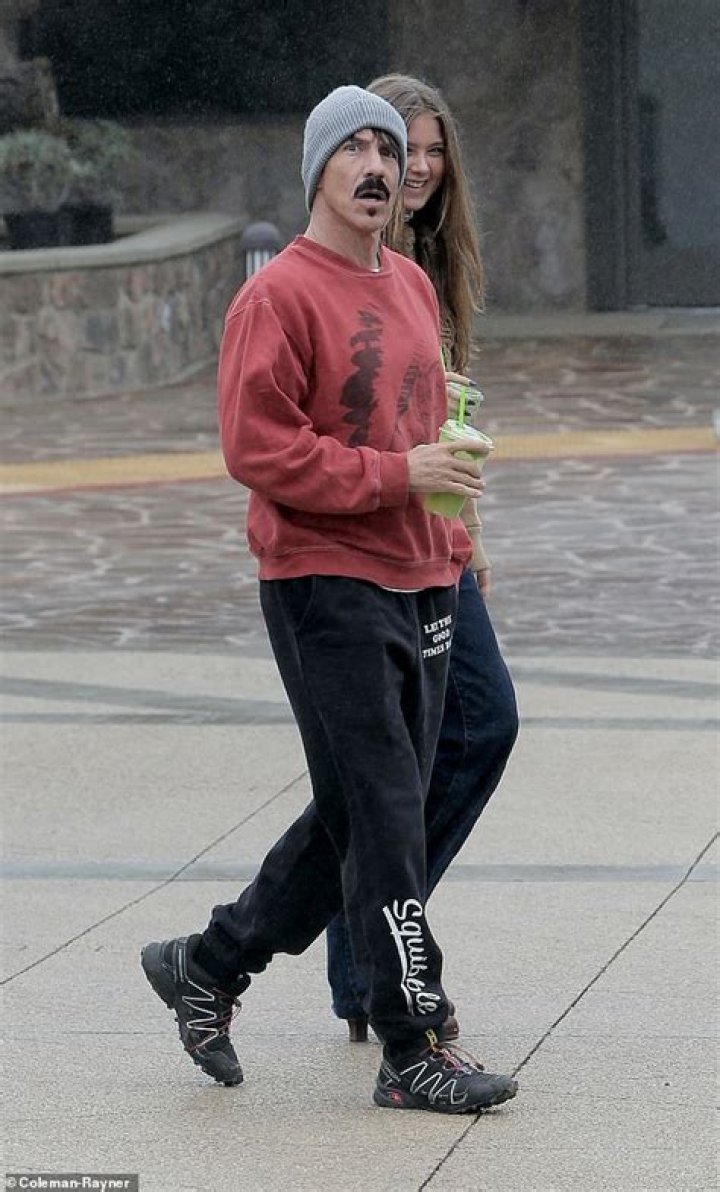 Anthony Kiedis And His AgeGap Relationship A Detailed Look
