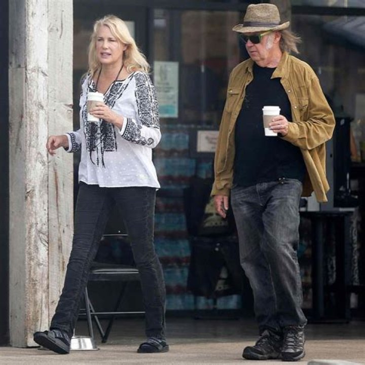 Daryl Hannah 2018 Boyfriend, tattoos, smoking & body measurements Taddlr