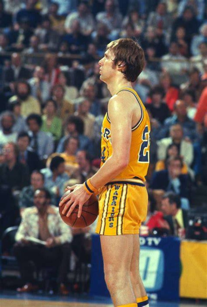 Did Rick Barry shooting free throws underhand?