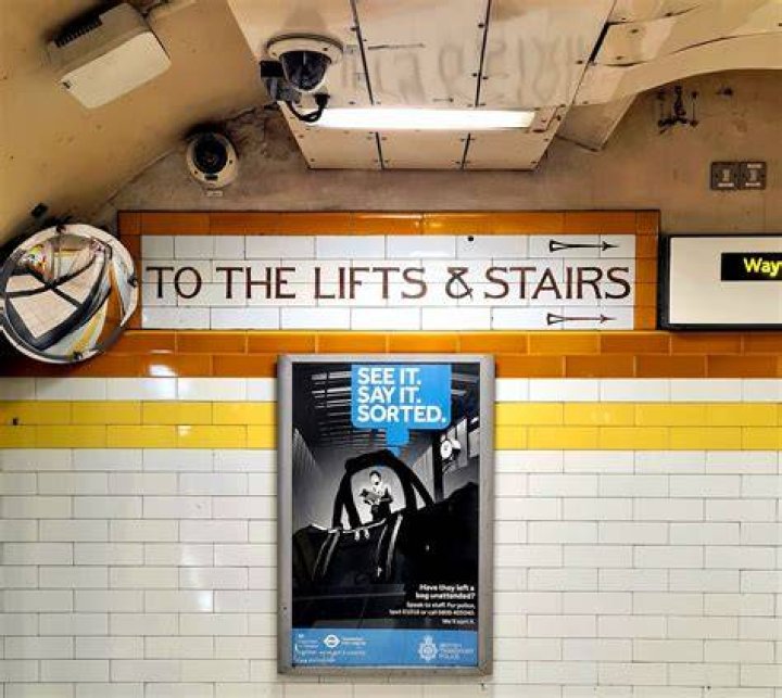 Does Covent Garden station have a lift?