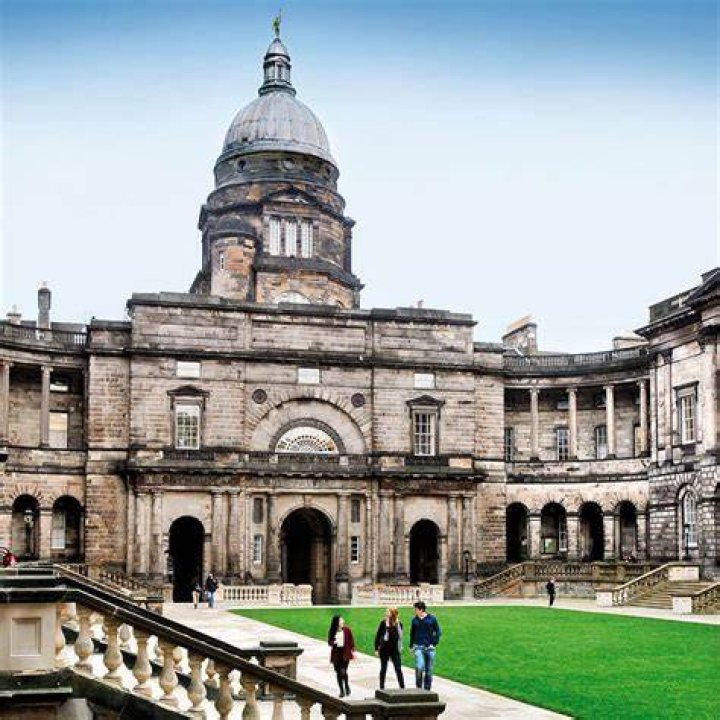 Does Edinburgh University interview for medicine?