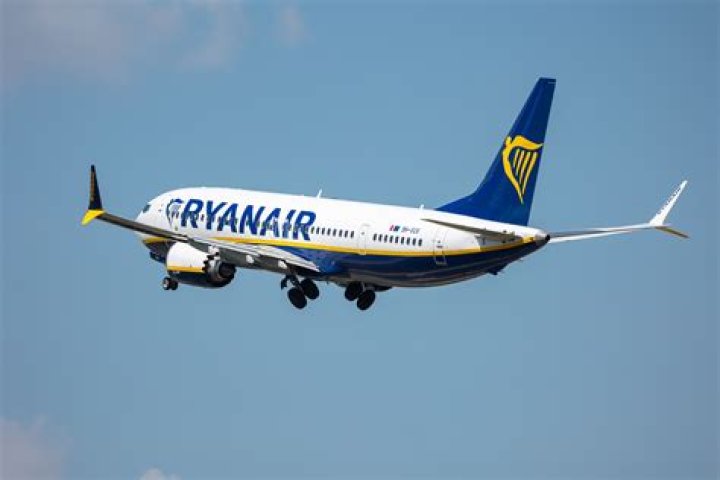 EIDHG Ryanair Boeing 737800 at Manchester Photo ID 1126661