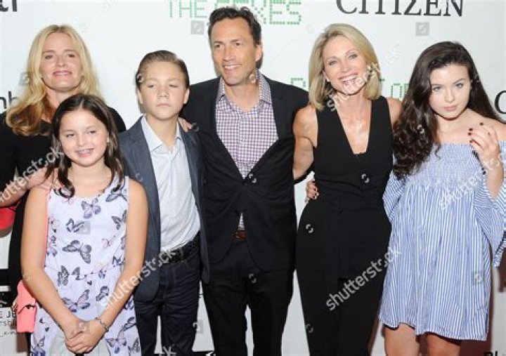 Elisabeth Shue And Family