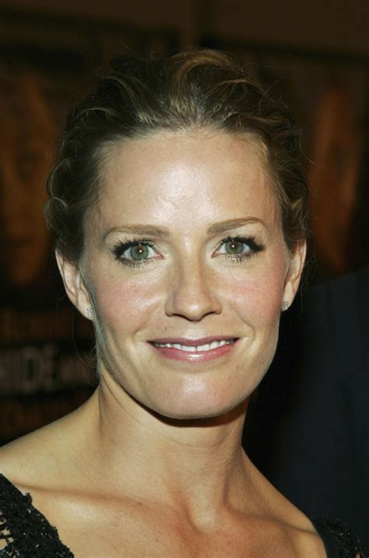 Elisabeth Shue photo 5 of 28 pics, wallpaper photo 37154 ThePlace2