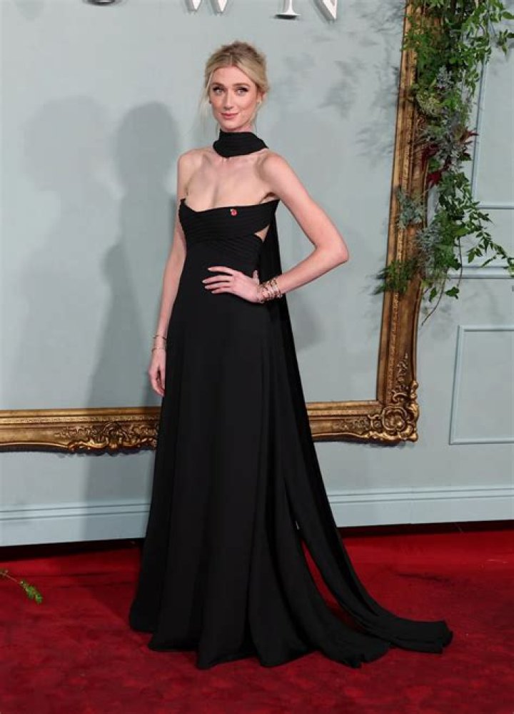 Elizabeth Debicki pays tribute to Princess Diana at The Crown premiere