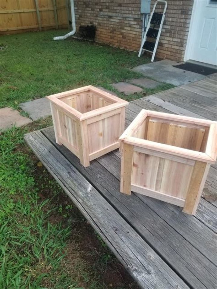 Free Fence Picket Planter Box Plans PDF for Easy Garden DIY