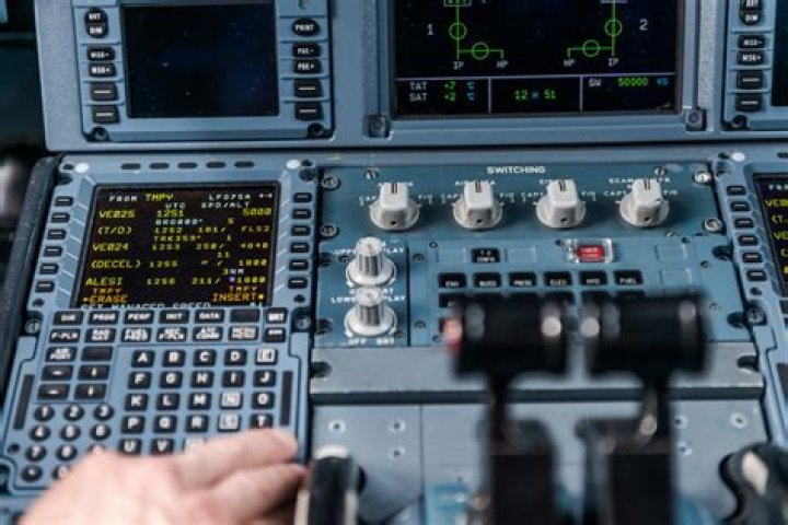 Essential Flight Management Computer PDF Guide for Pilots and Operators
