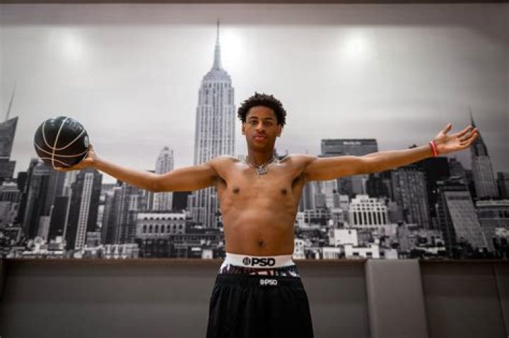 Former Syracuse basketball star Carmelo Anthony&rsquo;s son, Kiyan, signs NIL