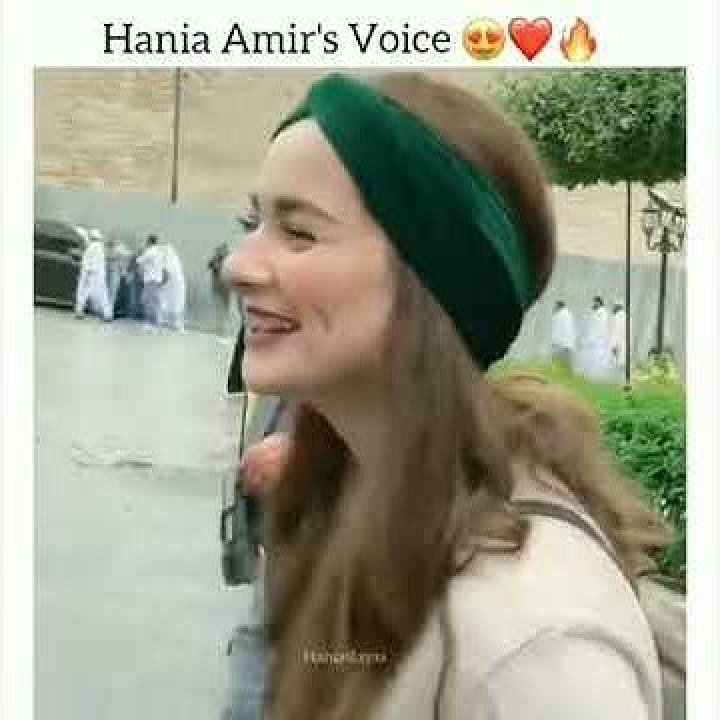 Hania Amir Sings 'Baari' Making it A Soulstirring Performance for Fans