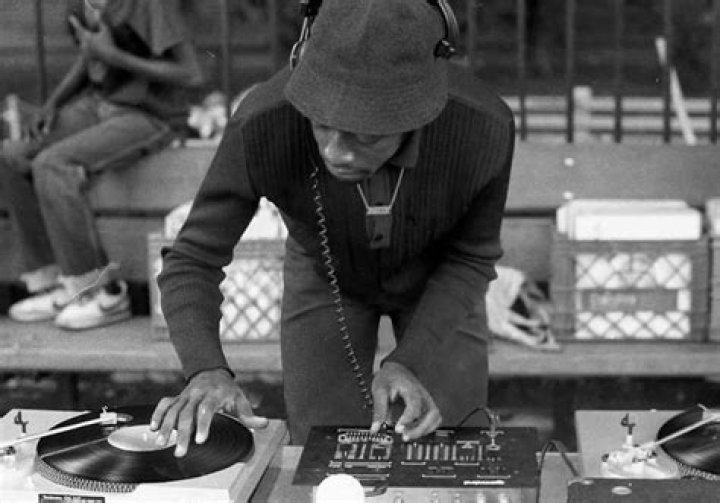 Hip hop trio/Released in 1973 The sugarhill gang, Black music, 1980s music