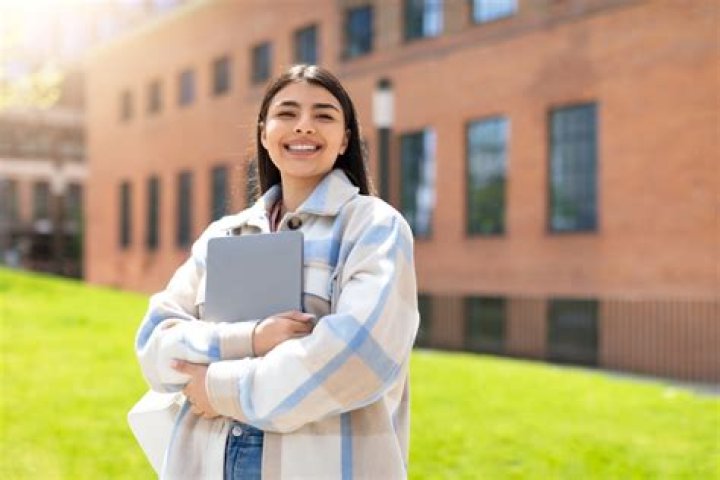 How can a college student start a blog?
