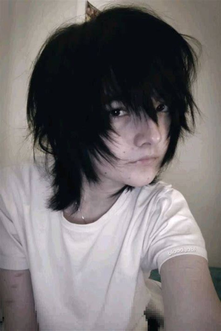 How do you do messy emo hair?