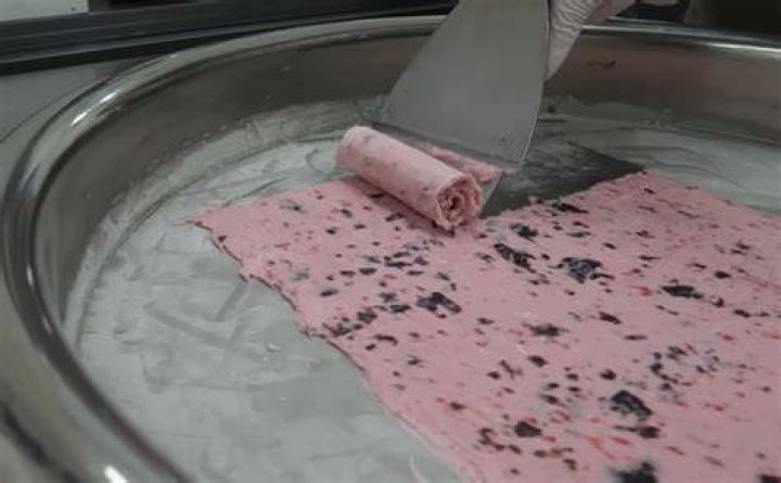 How is Thai rolled ice cream made?