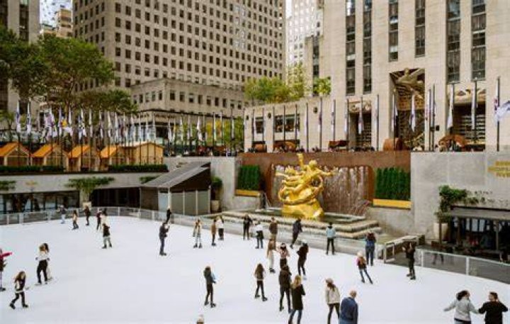 How much does it cost to rent out the Rockefeller ice rink?