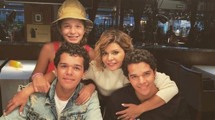 Itatí Cantoral y Eduardo Santamarina en el cumpleaños de hijos People