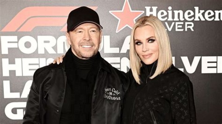 Jenny Mccarthy And Boyfriend Donny Wahlberg On Red Carpet At Body Hot
