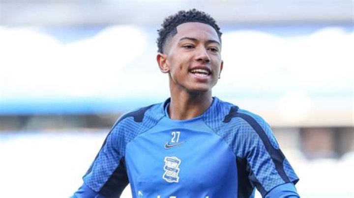 Jobe Bellingham signs first pro contract at Birmingham to derail