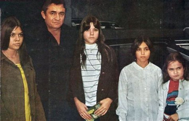 Johnny with his four daughters (from left) Kathy Cash, Johnny, Rosanne Cash, Cindy Cash & Tara