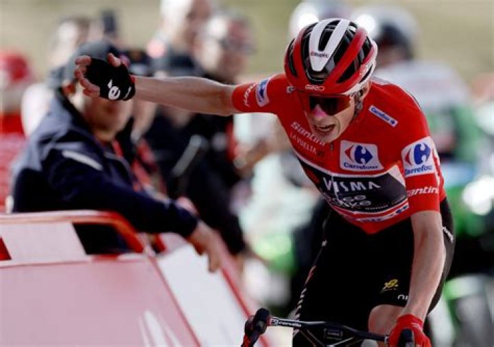 Jonas Vingegaard all but seals Tour de France victory with brilliant