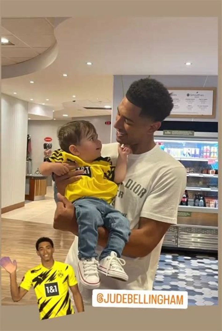Jude Bellingham with kids >>> Football Boyfriend, Instagram Bio Quotes