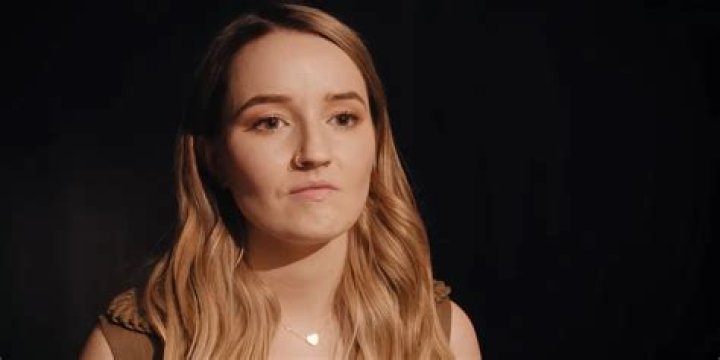 Kaitlyn Krems showing her Jewelry for Tik tok r/thumbnailmaterial