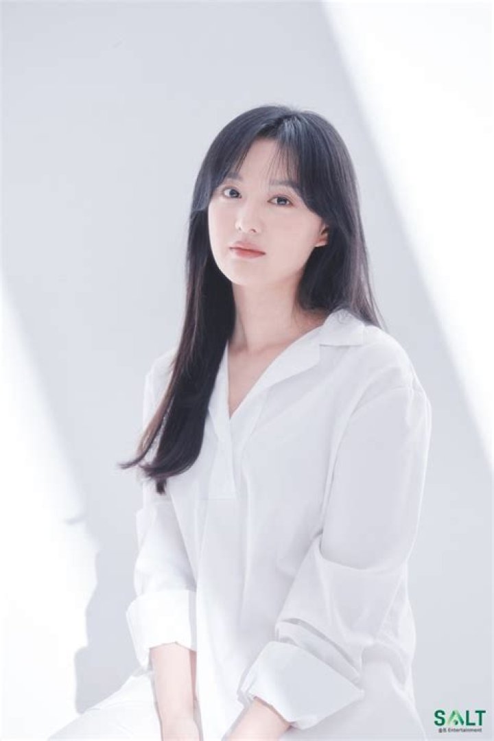 Kim Ji Won Stars In Stunning New Profile Photos Ahead Of Drama