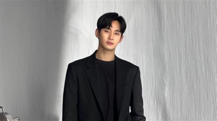 Kim Soo Hyun មានទំនាក់ទំនងពិសេសមួយ ជាមួយនឹងកំពូលតារាស្រី ២ រូប
