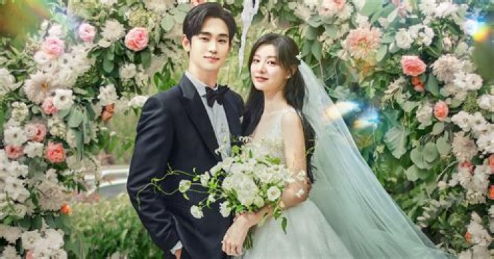 Kim Soo Hyun&rsquo;s wedding photo in his new drama attracts attention