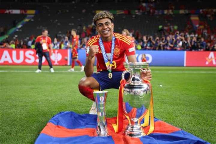 Lamine Yamal, stellar! He dressed as a 'hero' to lead Barça against the
