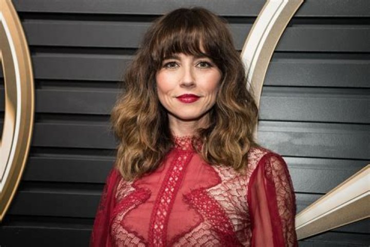 Linda Cardellini Linda, Actresses, Beautiful women faces