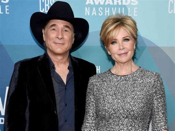 Lisa Hartman and Clint Black, and other Country Stars Who Stayed Married
