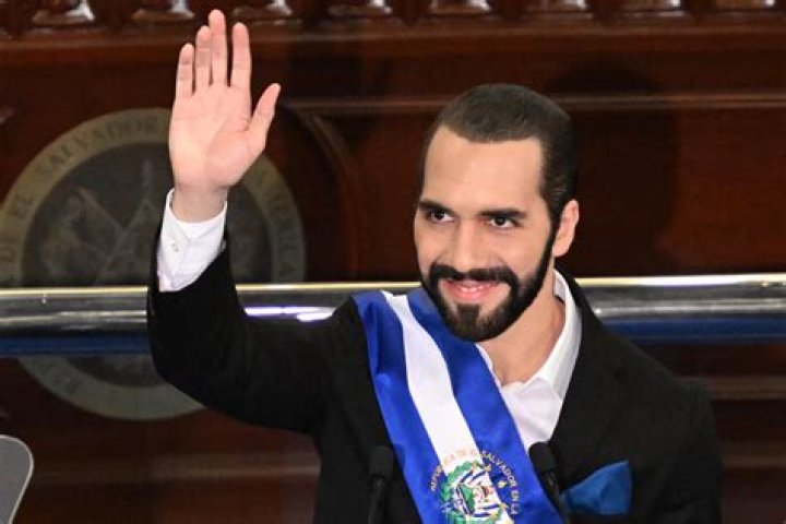 Nayib Bukele «La religión nos aleja de Dios. Una relación con Él debe