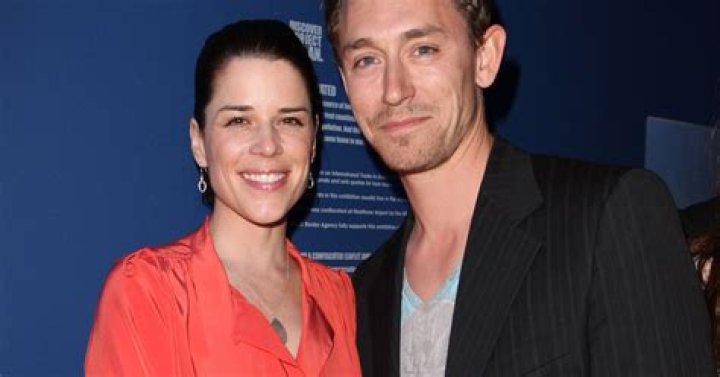 Neve Campbell expecting first child