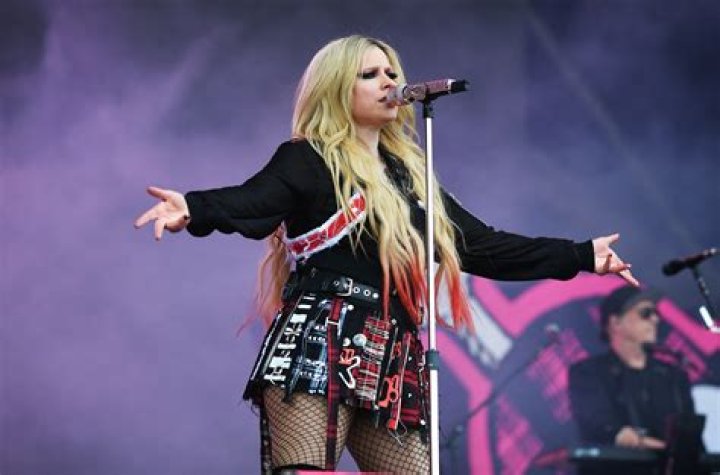 OLD Avril Avril Lavigne Photo (12931859) Fanpop