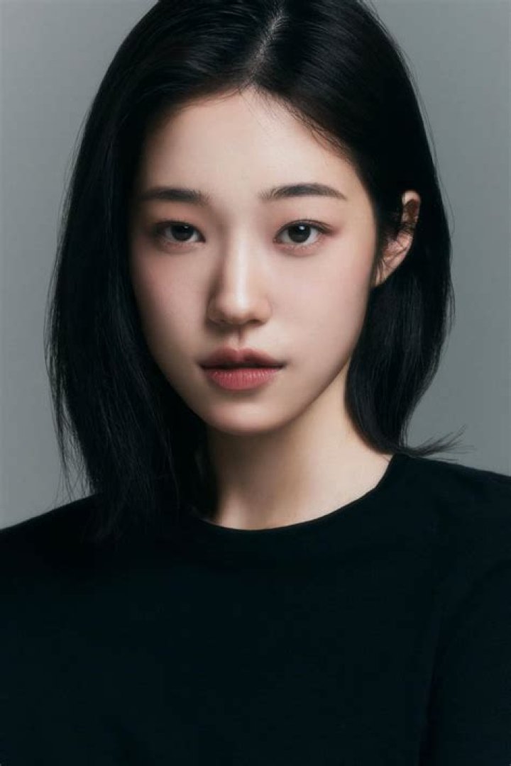 Roh Yoon Seo Beats Jung Kyung Ho & Jeon Do Yeon as Most Buzzworthy Star