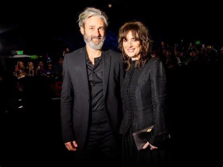 Scott Mackinlay Hahn & Winona Ryder from 2017 Golden Globes Red Carpet
