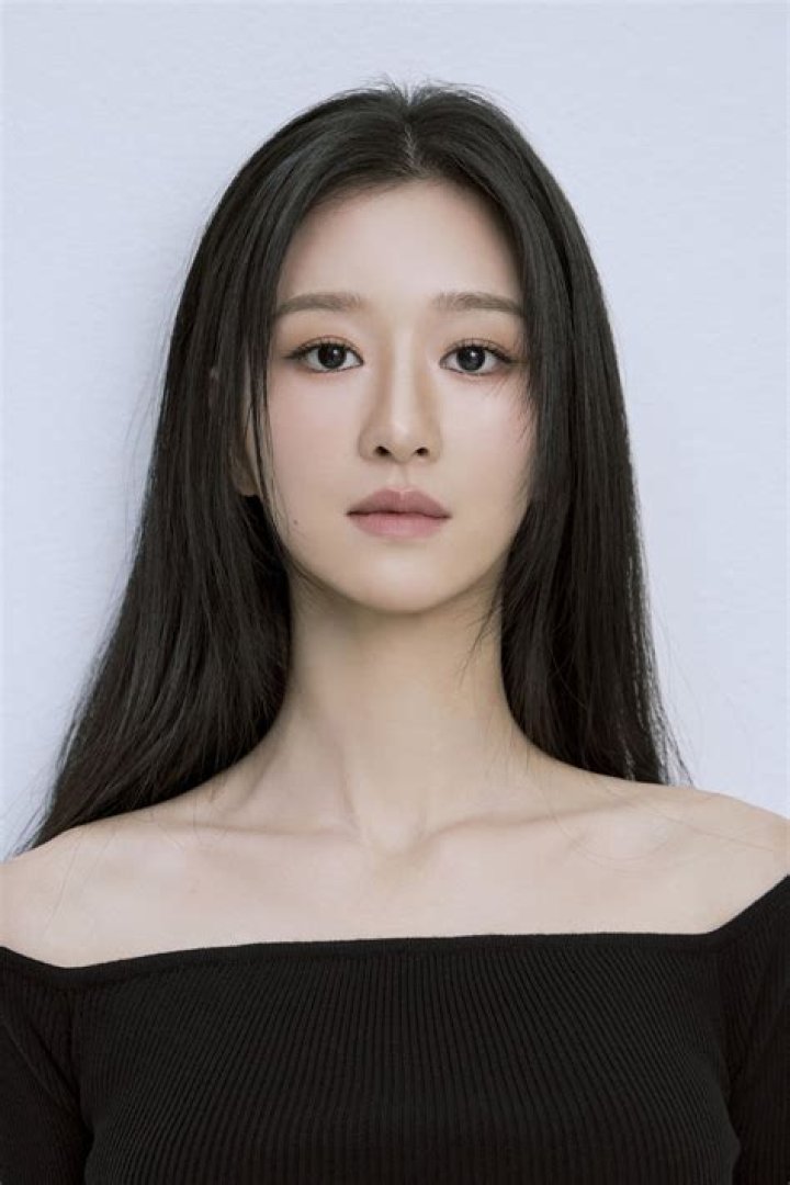 Seo Ye Ji Từ sinh viên trường báo đến nàng “điên nữ” khuynh đảo màn ảnh