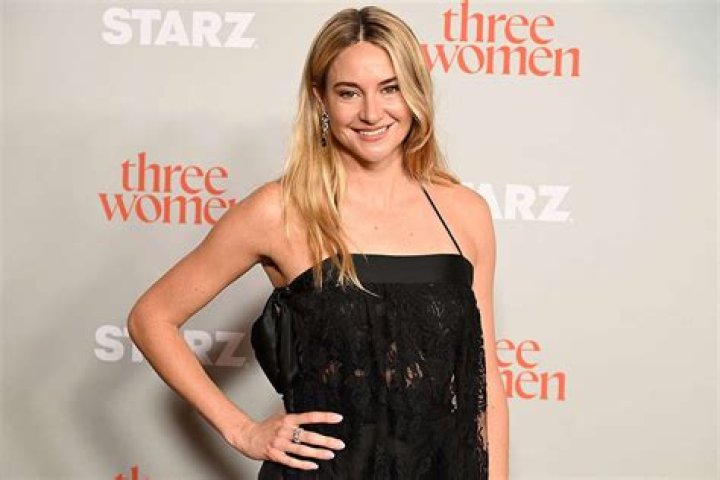 Shailene Woodley pregnant 😻 Saker att k&ouml;pa