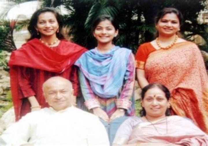Shikhar Pahariya Age, Girlfriend, Wife, Family, Biography & More