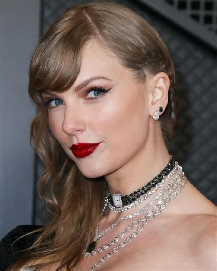 Taylor Swift Age, Net Worth, Height, Boyfriend, Weight 2022 World