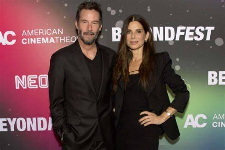 Was Keanu Reeves and Sandra Bullock together?