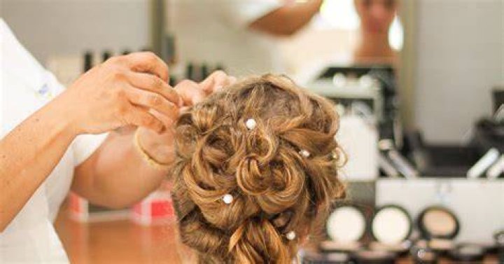 What are the roles and responsibilities of a hairdresser?
