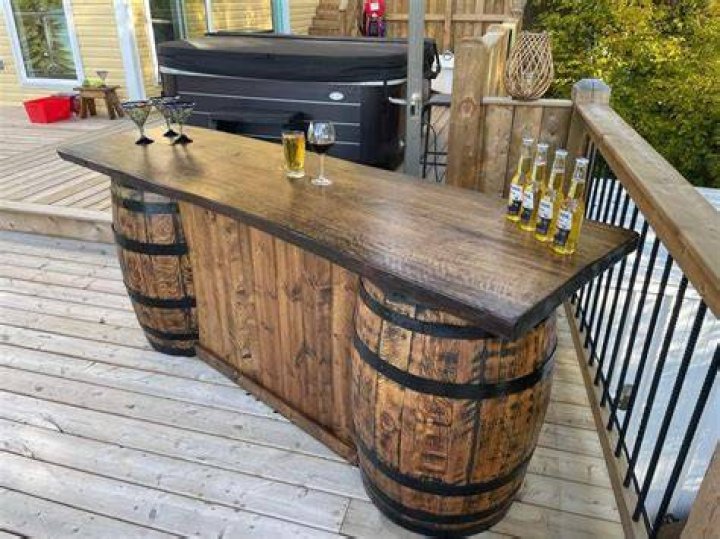 What are wine barrels made of?