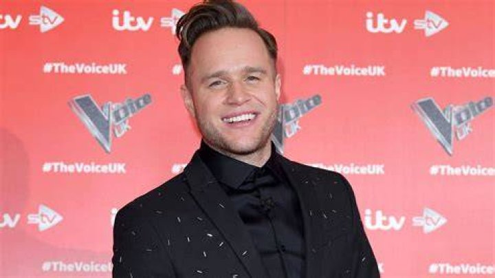What Colour is Olly Murs hair?