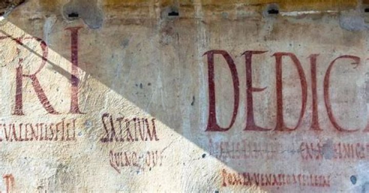What does the graffiti in Pompeii say?