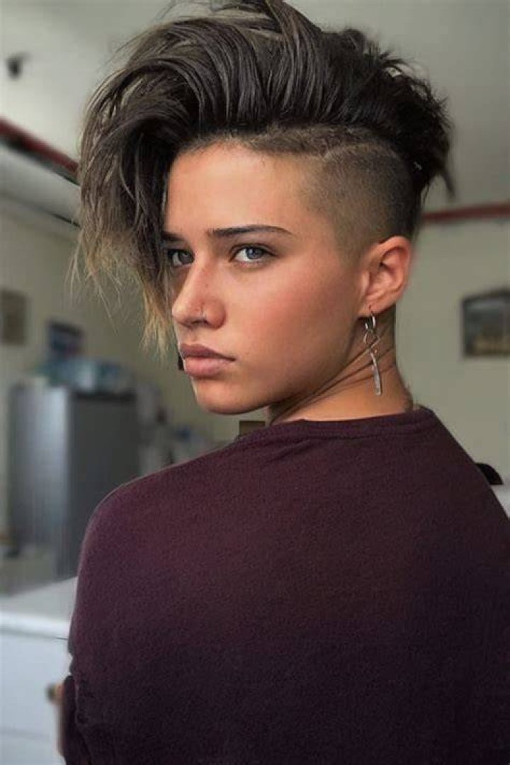 What hairstyles do tomboys have?