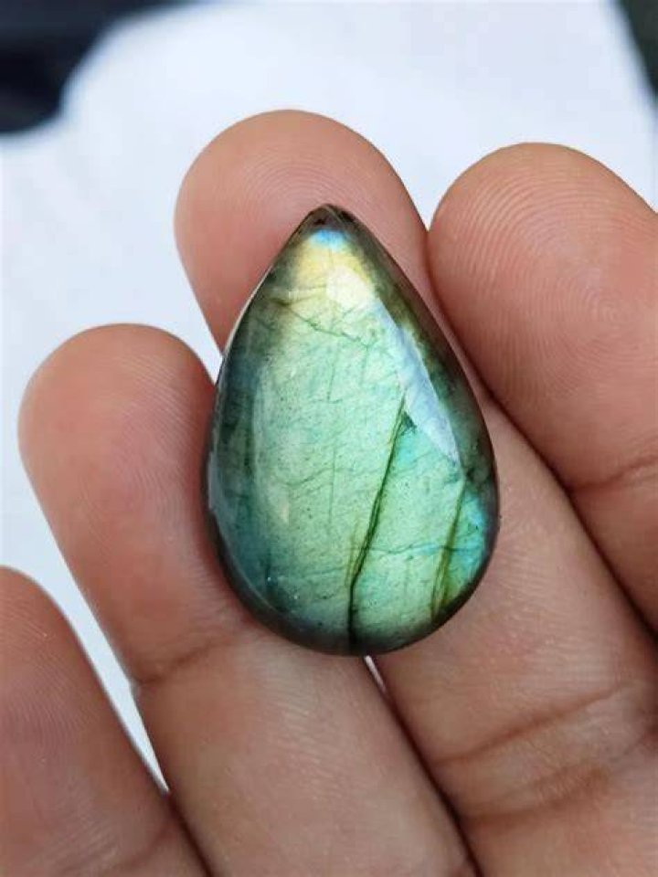 What is a cabochon gemstone?